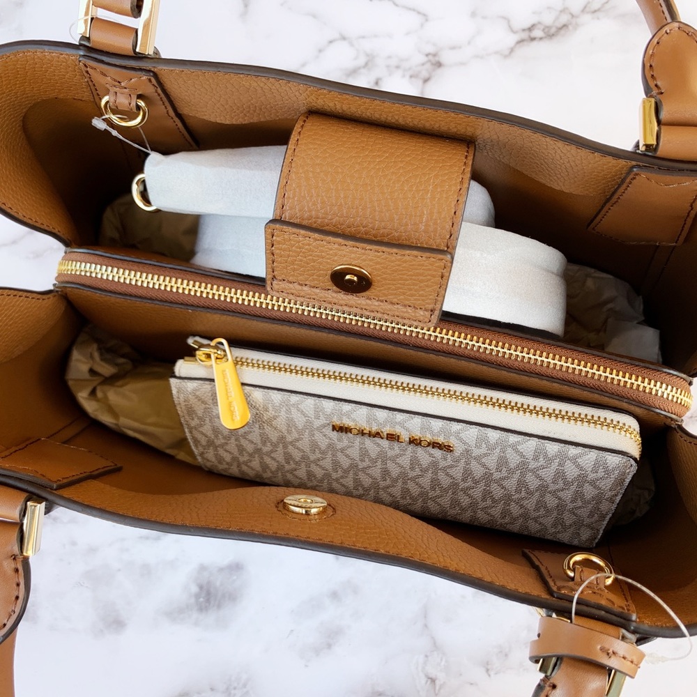 Michael Kors Large Satchel Vanilla MK - Picture 7 of 7